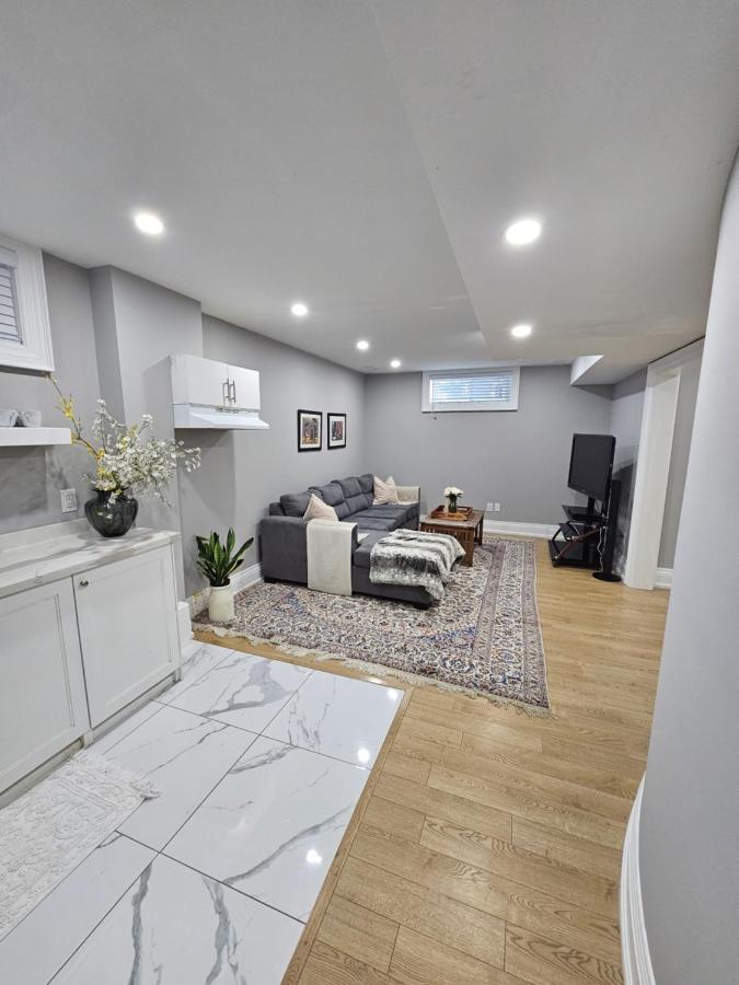 Basement Apartment In Luxury Beach House Toronto Exterior photo