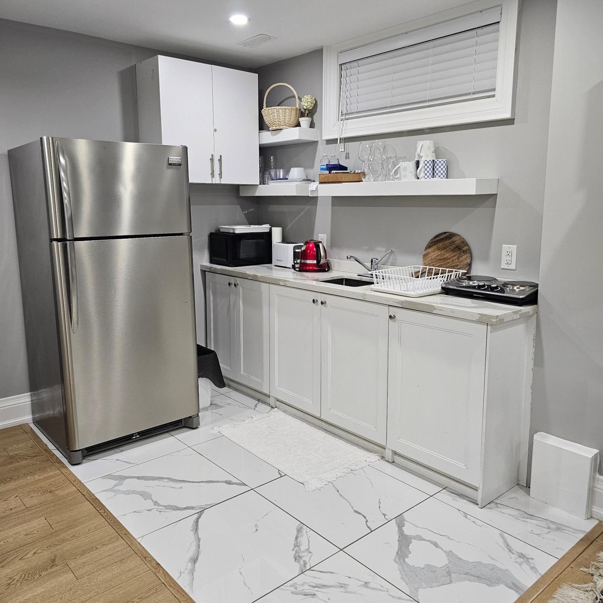 Basement Apartment In Luxury Beach House Toronto Exterior photo