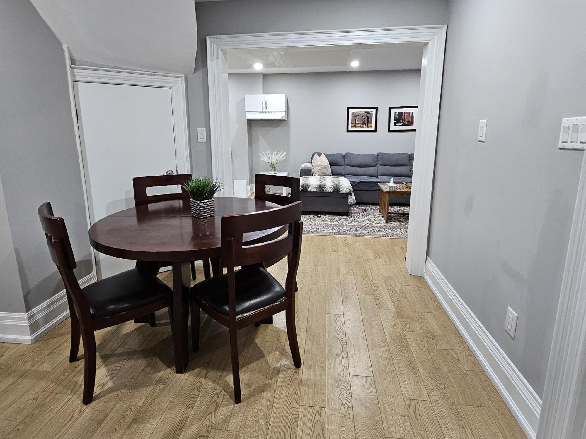Basement Apartment In Luxury Beach House Toronto Exterior photo